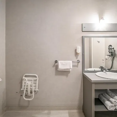 Zenitude Hôtel-résidences Lorda Hotel 4*